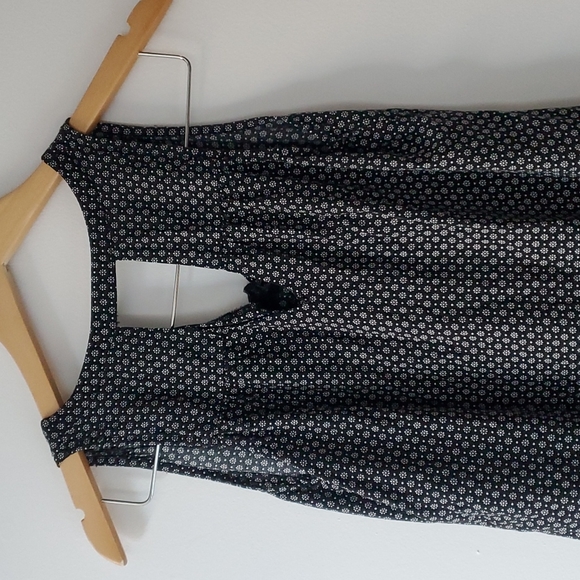 Old Navy Sleeveless Top - Size XS - Picture 7 of 11